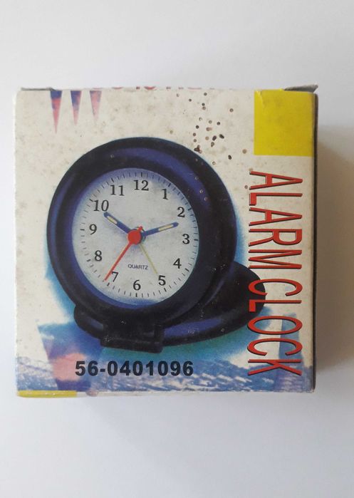 часовник будилник кварцов за маса и път уникален и красив