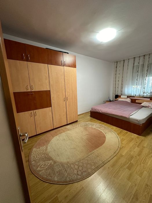 Vand apartament 2 camere zona Cetate