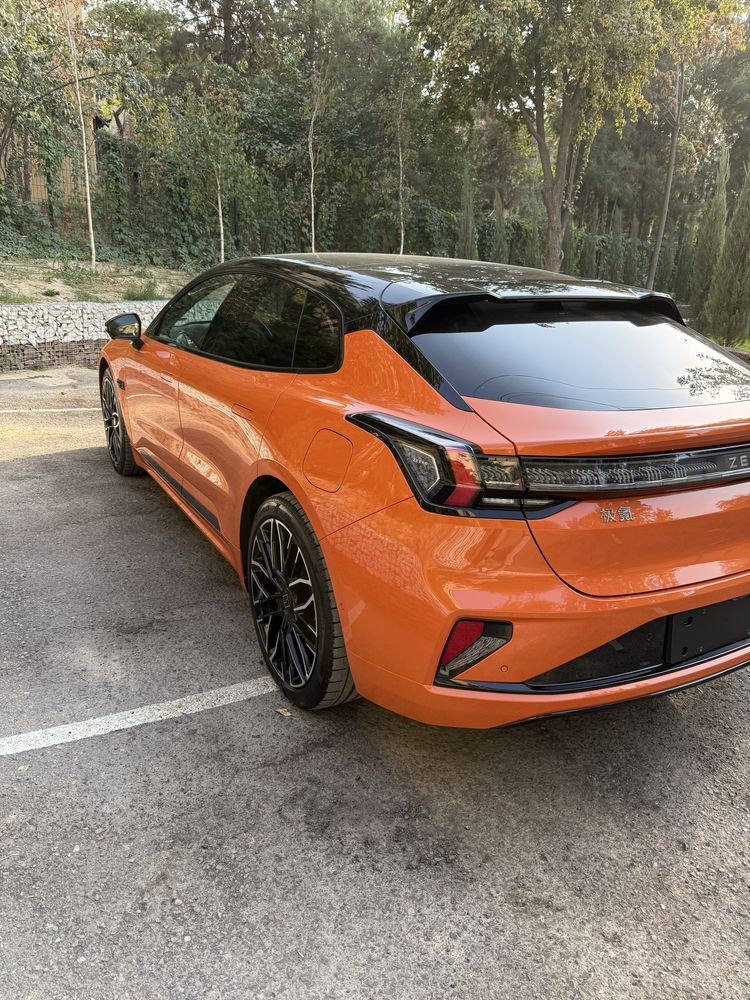 Zeekr 001 Z sport (2025)+ допы на 13 млн сум.