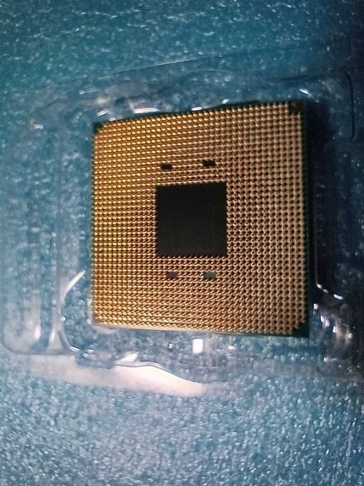 ASRock A320M + Athlon 200GE – комплект с кутия, охладител и документи