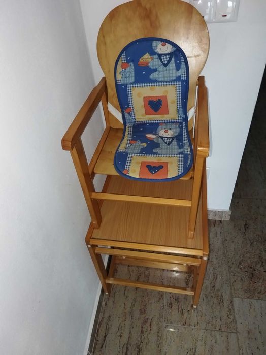 Scaun de masa bebe