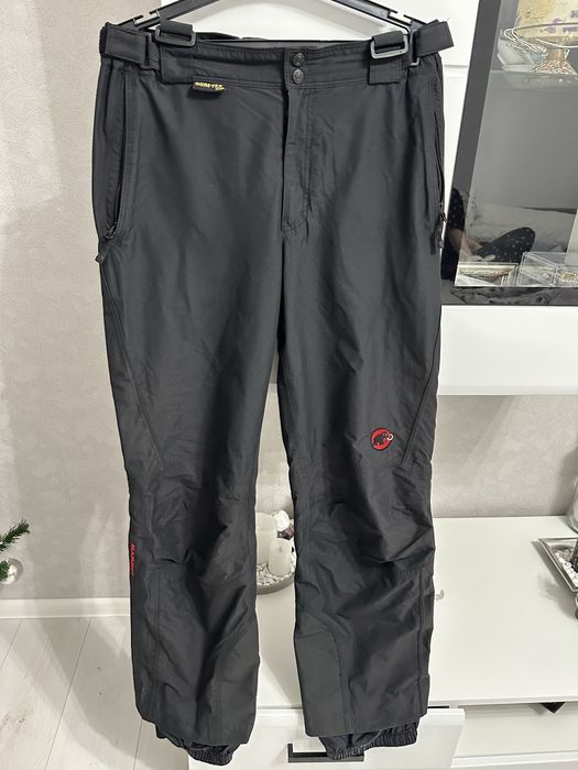 Pantaloni schi Mamut goretex.