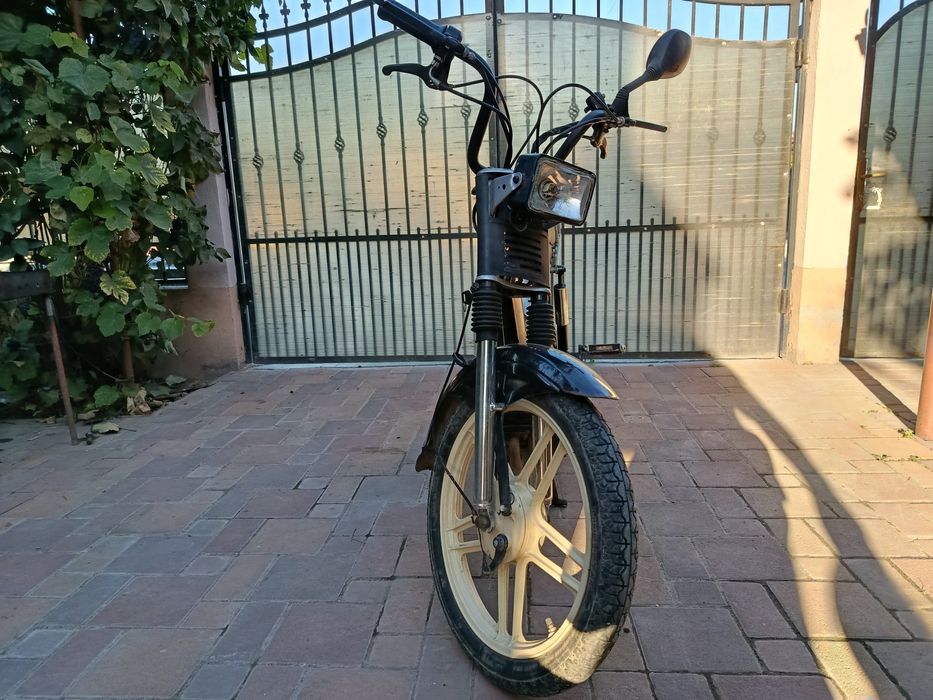Vând scuter moped First Bike