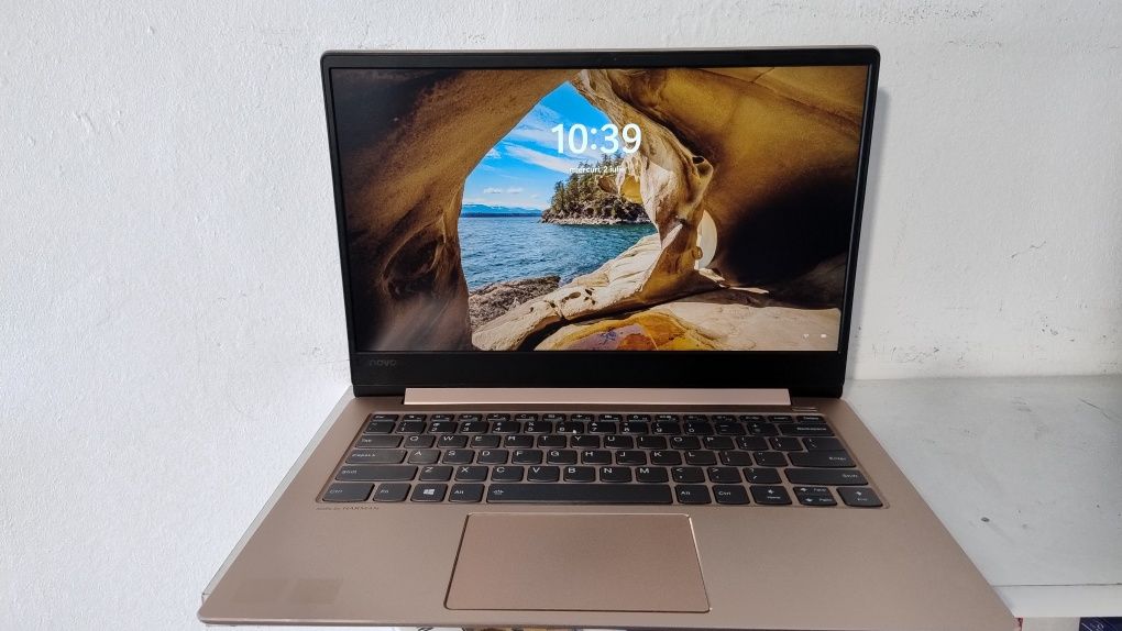 Laptop Lenovo Slim Ultra-Portabil