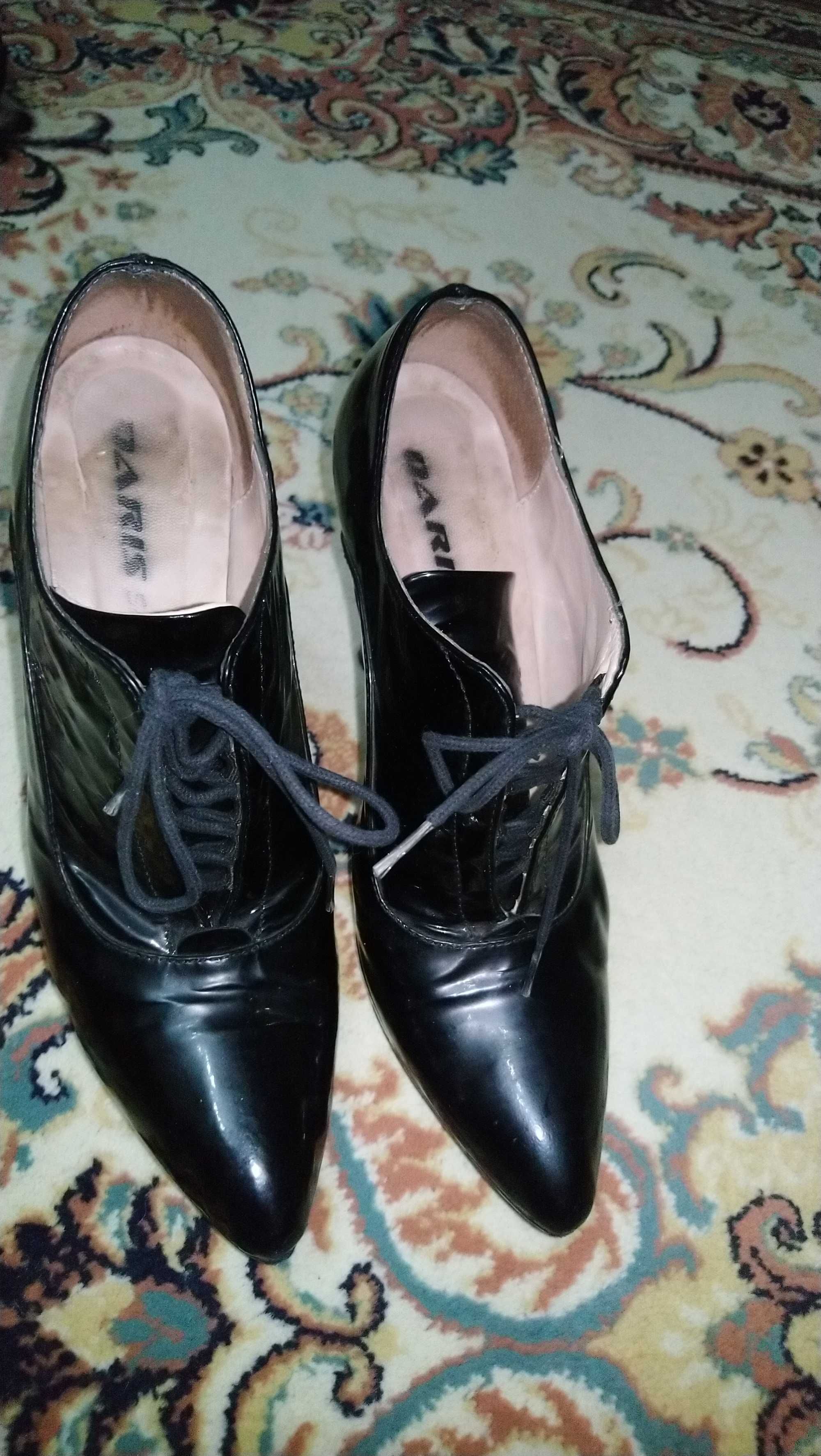 Обувки естествен лак номер 38на  фирма Daris