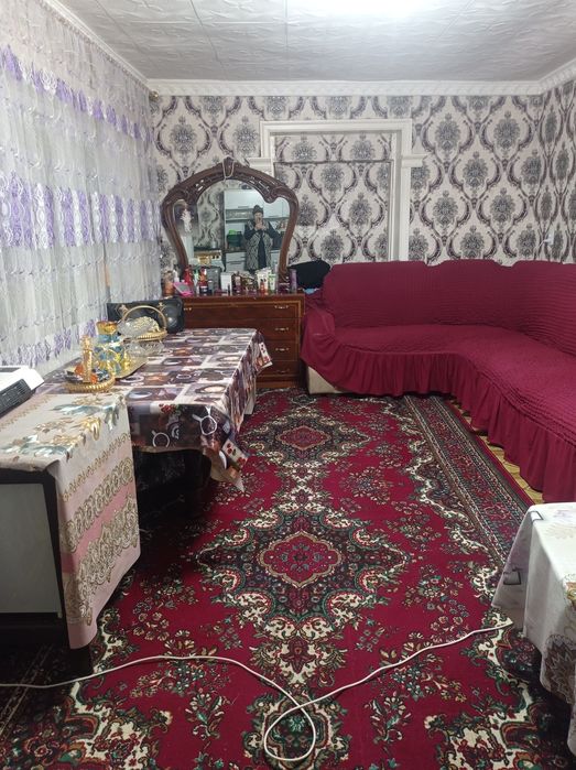 Срочна ховли сотилади.хамма шароити бор