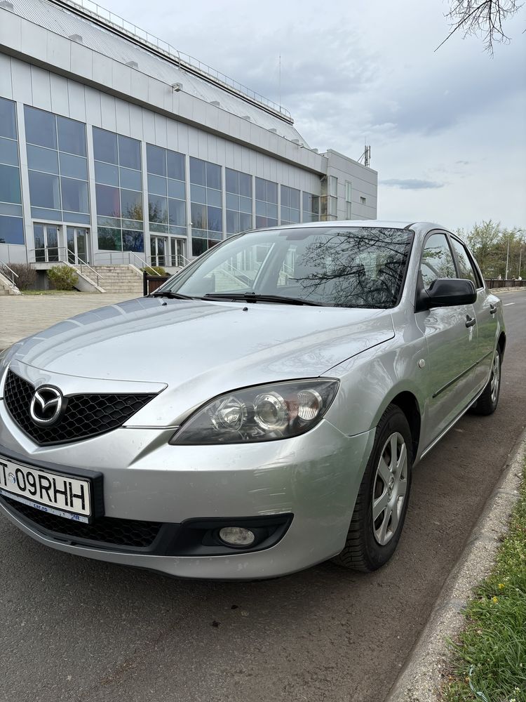 Mazda 3 benzina 1.4, 2008 + cauciucuri iarna Kumho