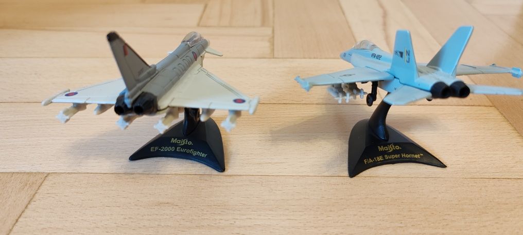 PACHET Jucării + BONUS 2 Machete Eurofighter