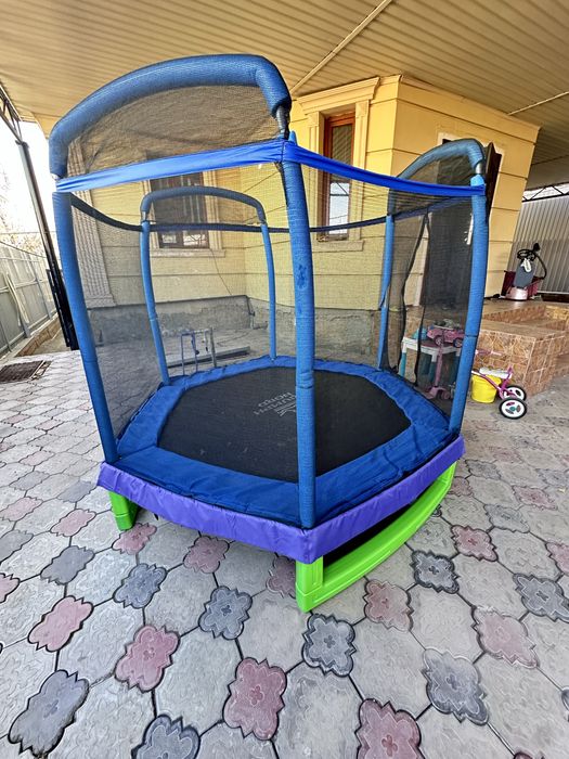 Продам батут в хорошем состоянии
