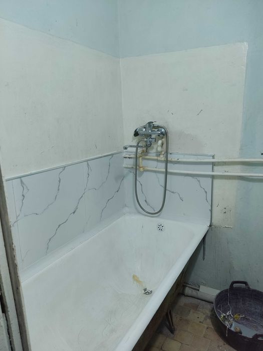 Shahar markazida 2 xonali kvartira sotiladi.