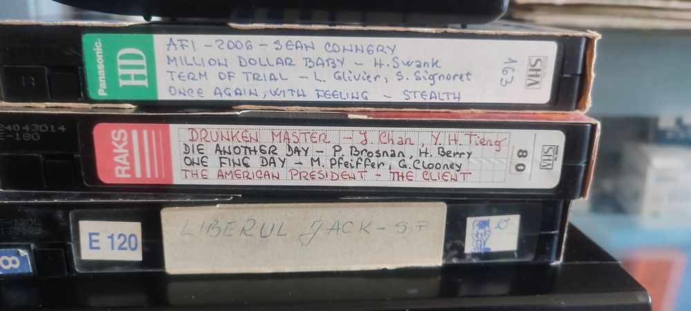 2 aparate video Sharp & Sony