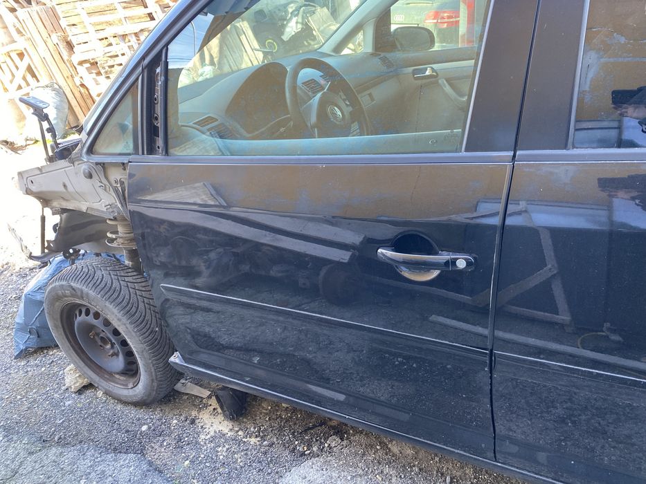 Предна лява врата Туаран 2005г перфектна