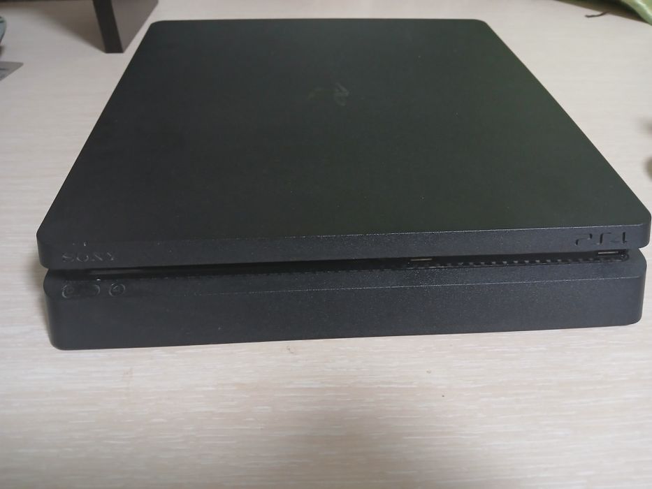 Продаю пс 4 slim в идеальном состоянии