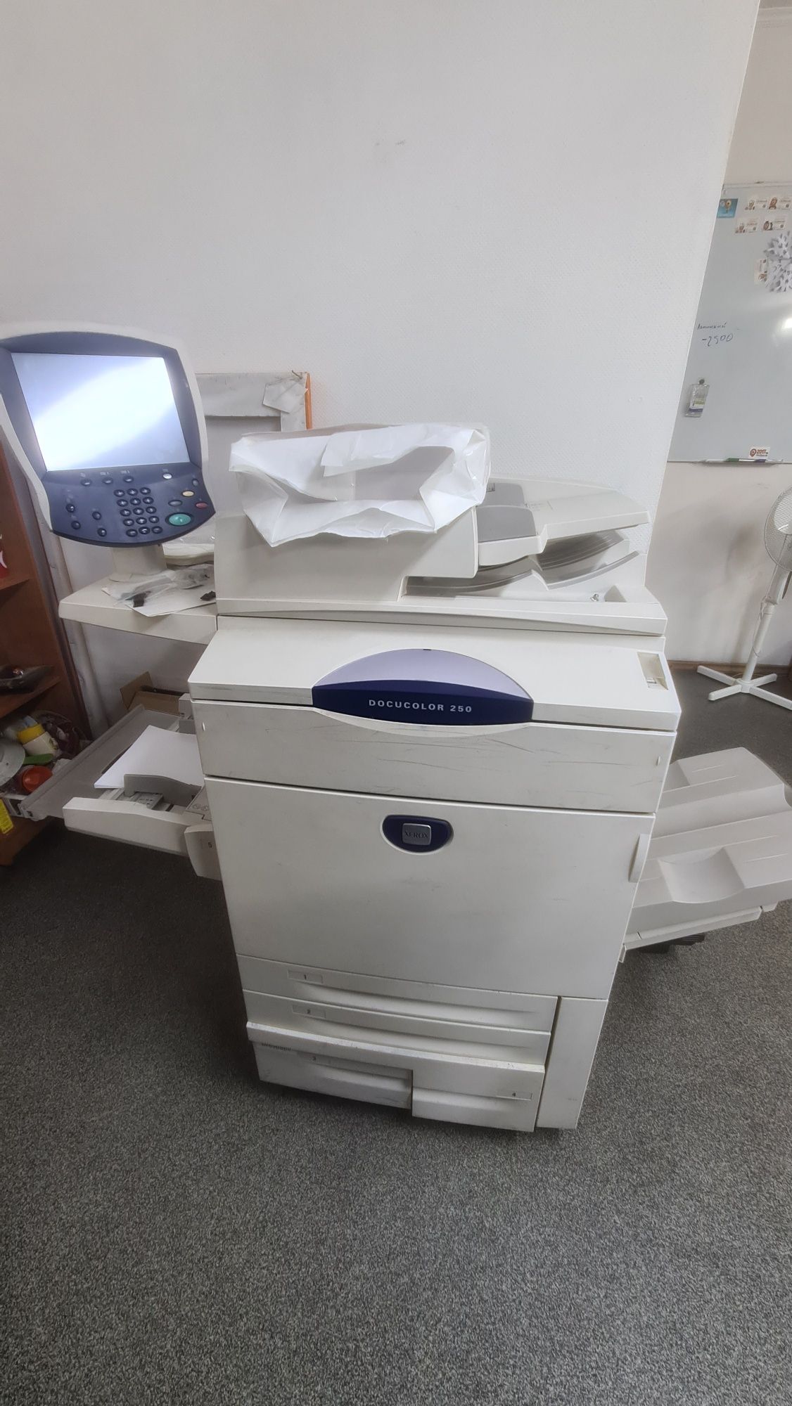 Продам принтер  Xerox 250 docucolor