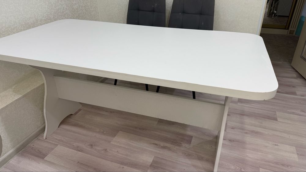 Стол 1.70ұзындығы  таза куйінде