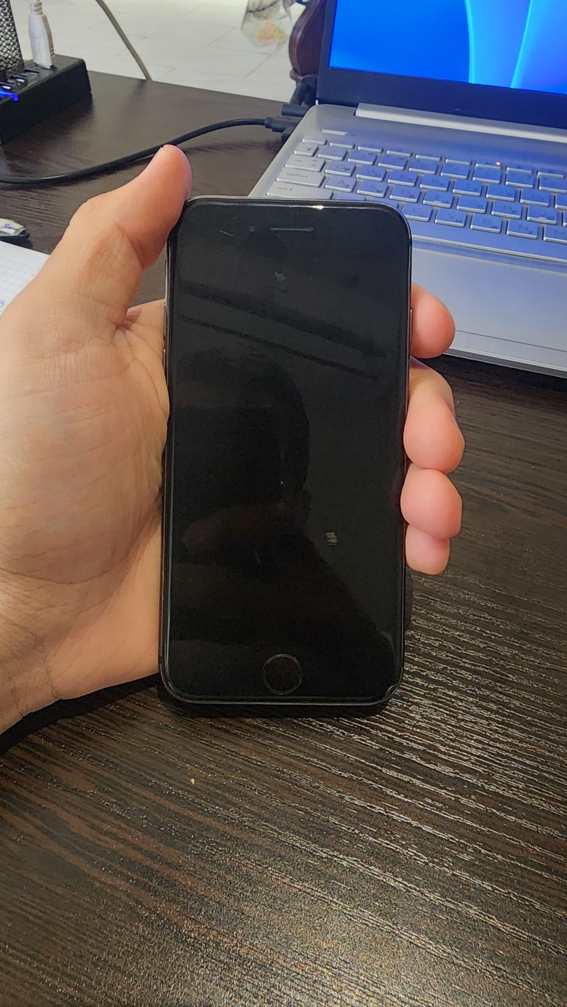 iPhone 8 sotiladi yoki abmen