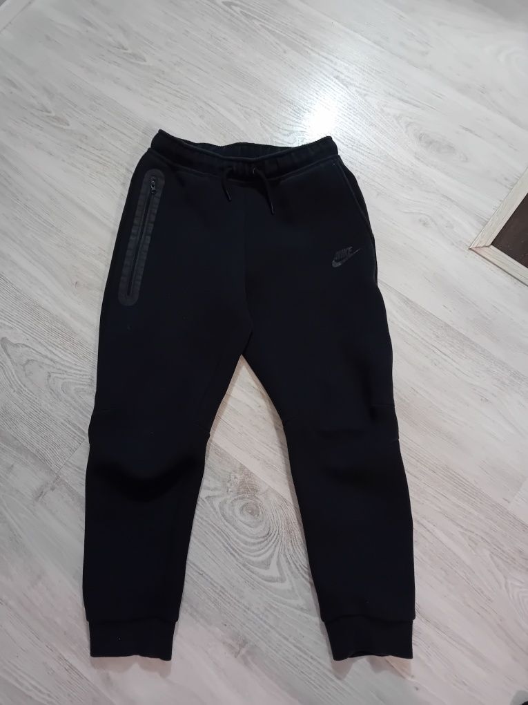 Pantaloni nike Tech fleece