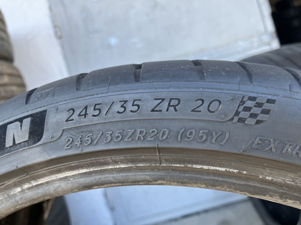 2 бр. летни гуми 245/35/20 Michelin DOT 0418 6 mm
