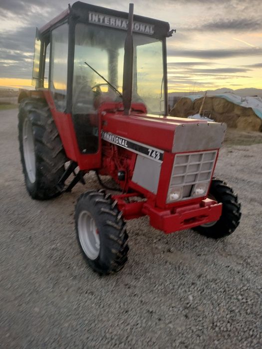 Tractor International 743