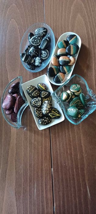 Рисувани камъчета за украса