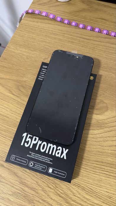 Display iPhone 15 Pro Max (este posibilă și montarea).