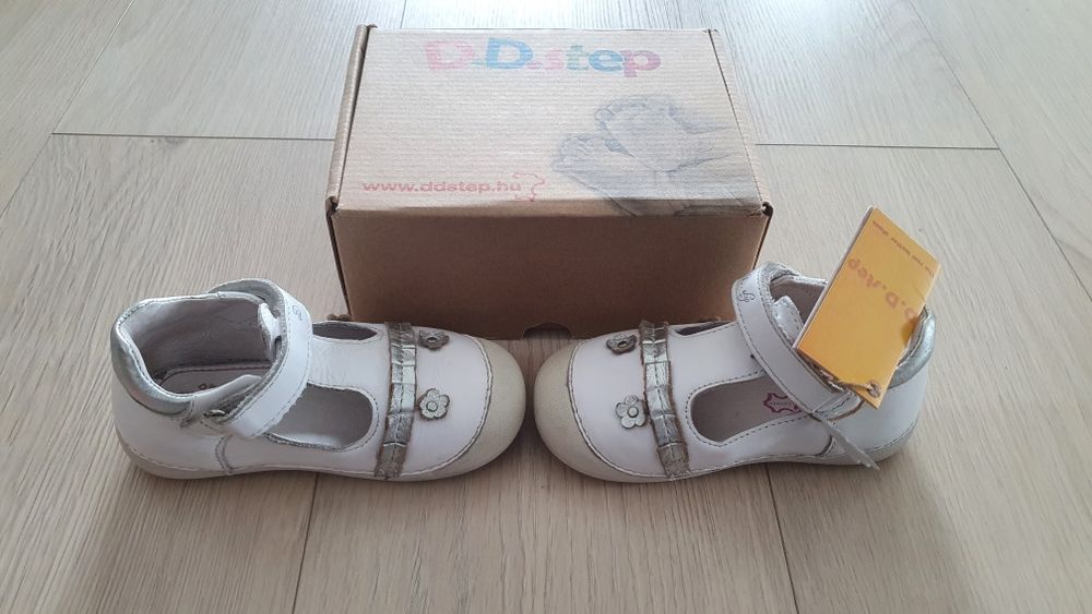 DDSTEP Pantofi decupati albi fete Nr 24 piele super comozi Curier OLX