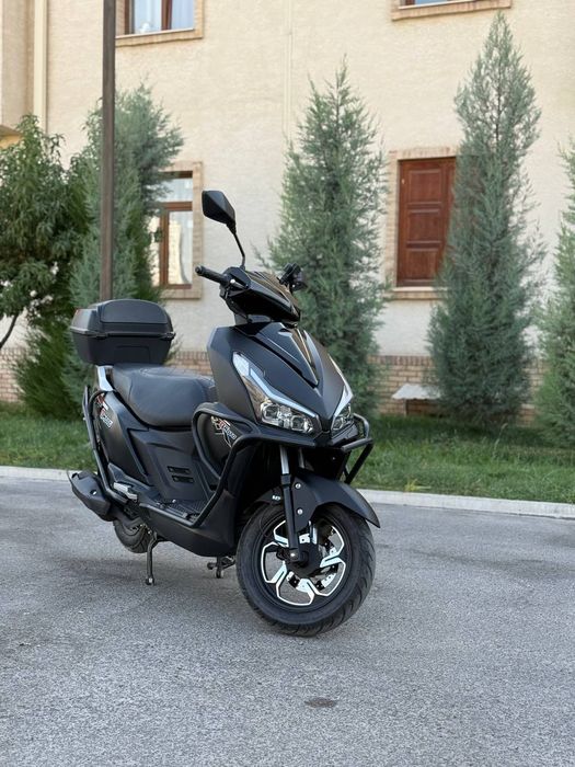 Skuter q moto125