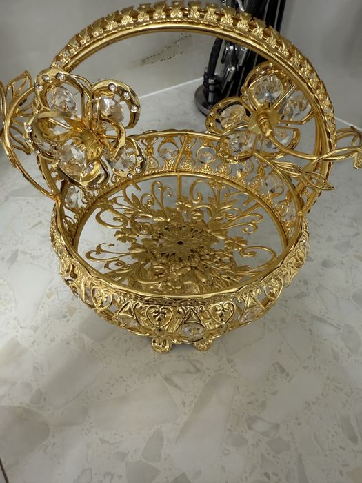 Декоративная корзина золотого цвета (новая)