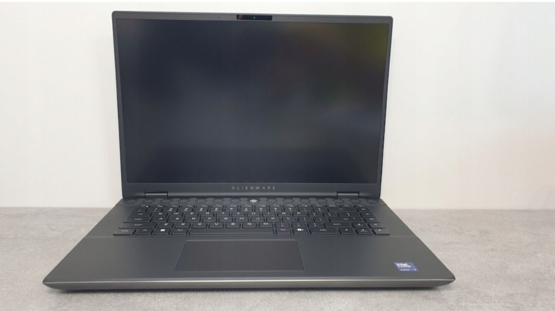 ALIENWARE M16 R2, 4 TB, Ultra 7, 64 Gb Ram