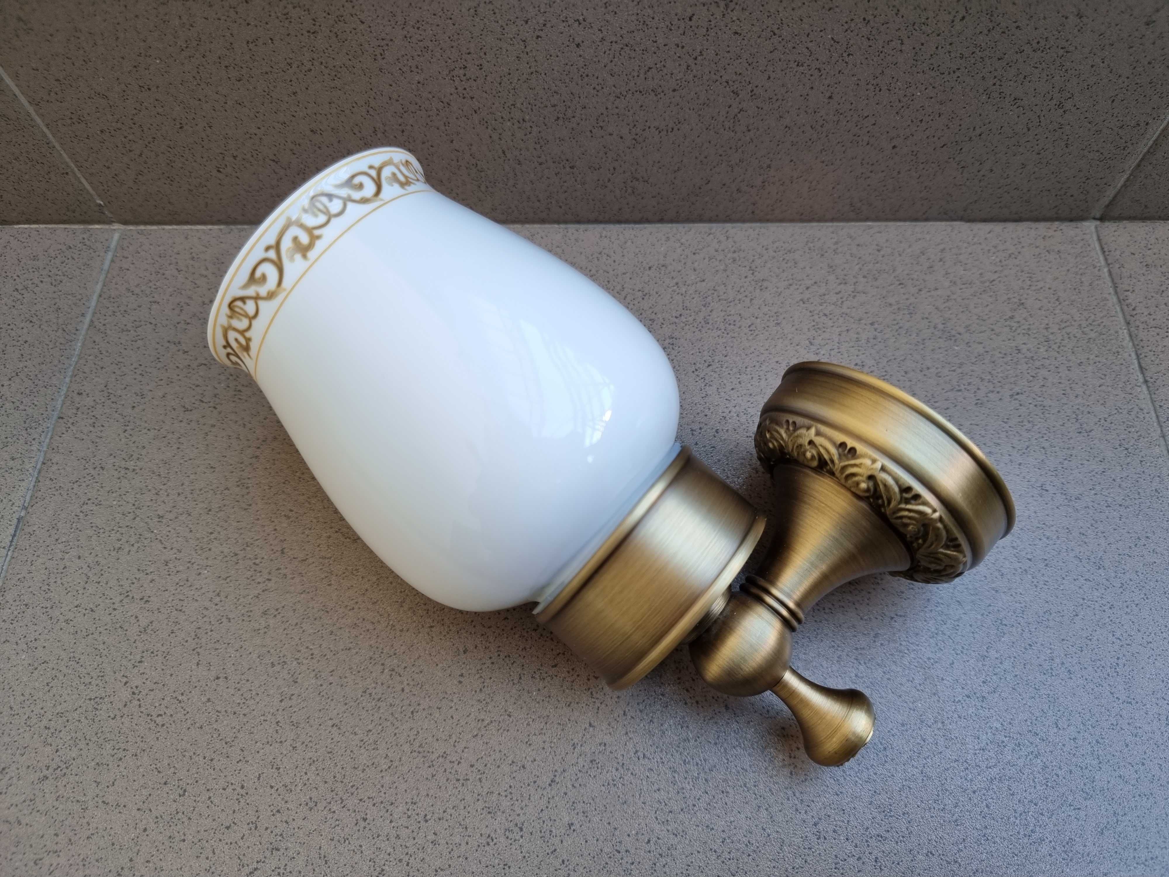 Accesorii baie bronz antic, suporti din alama si portelan