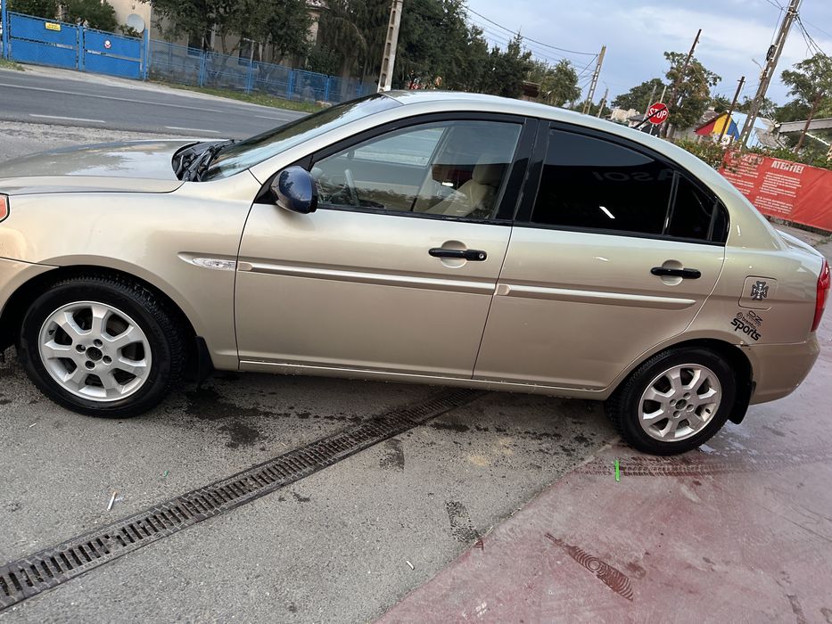 Hyundai  accent