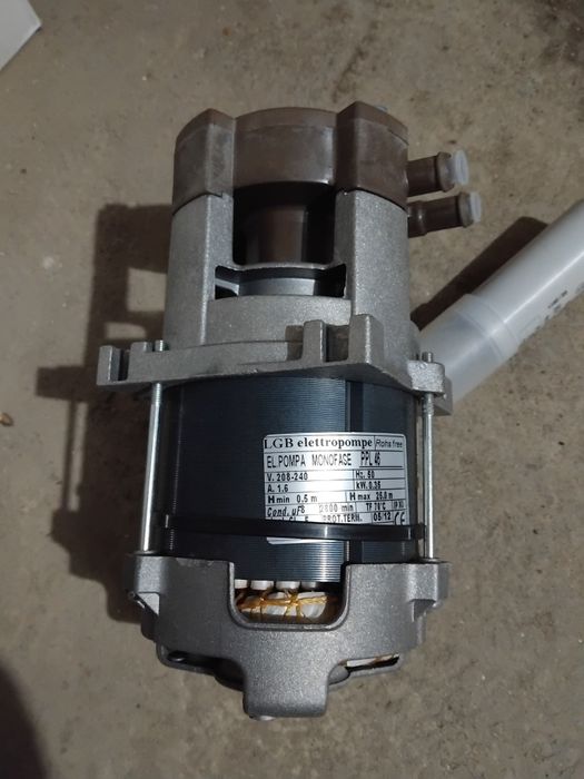 De vanzare pompa presiune Noua .2 bucati