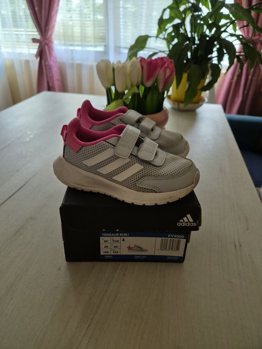 Маратонки ,сандали, обувки