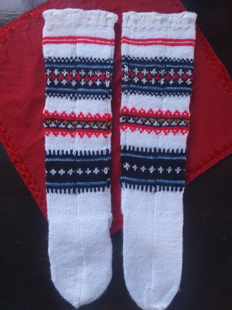 Шарени плетени чорапи за носия