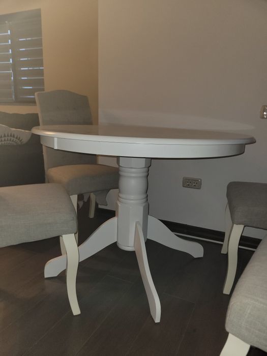 Masă lemn masiv ,albă.