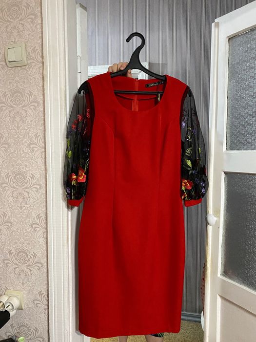 Вечернее красное платье