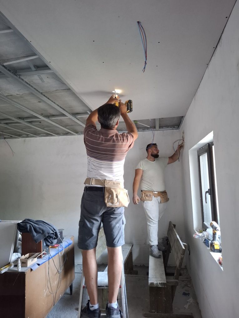 Amenajări glet 10 lei mp lavabil 5 lei