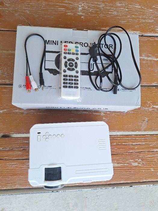 Mini led projector va DVD