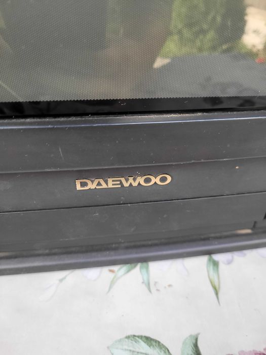 Televizor marca DAEWOO, model vechi, color