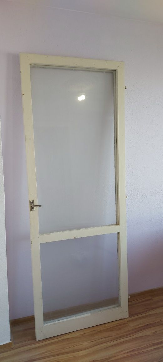 Балконска врата от масив с двойно стъкло.