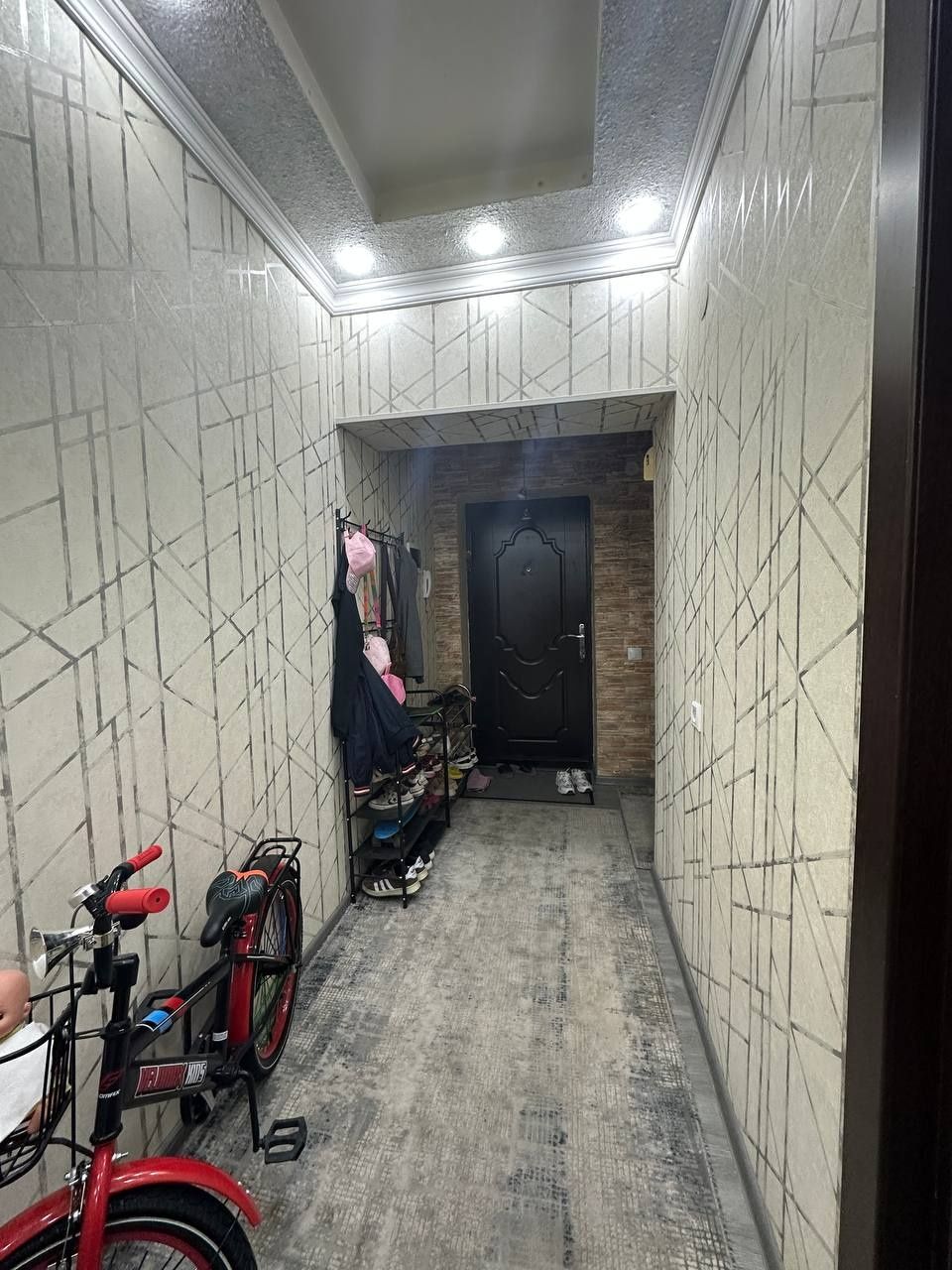 Продаётся квартира в Сергели 8 худуд, 3х комнатная, 3-этаж. Новостройк