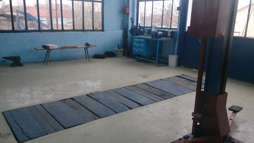 Închiriez autoservice