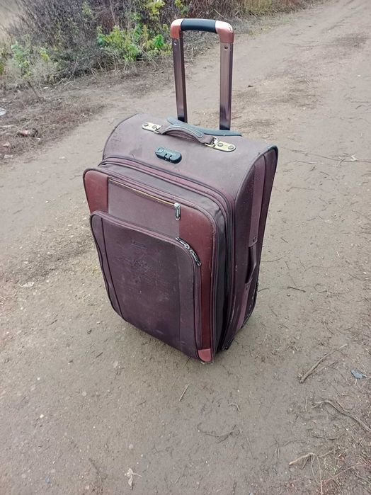 Продам чемодан состояние хорошее