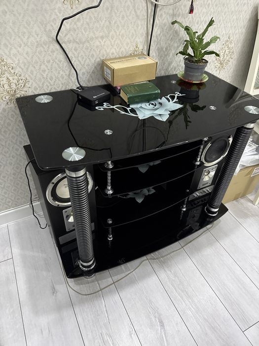 Под телевизор, черный