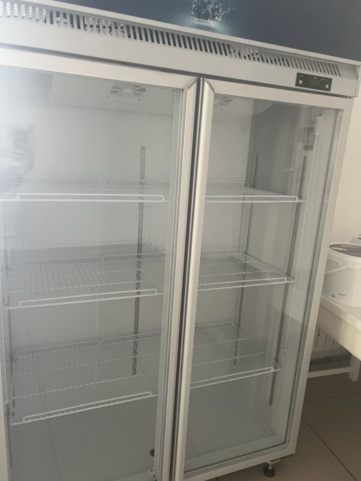 Продам витринный холодильник в отличном состояний пользовались 5 мес