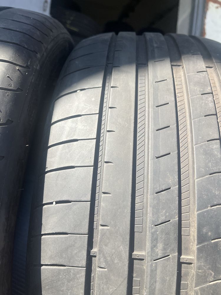 2 бр. летни гуми 245/45/18 GoodYear DOT 0323 5,5 mm