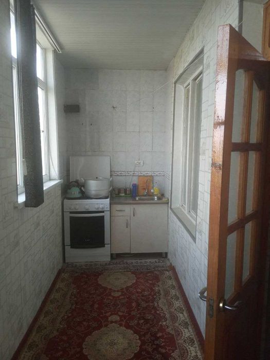 Bir xonali kvartira 2 xona qilingan, 4 etajli uyning 4- etaji