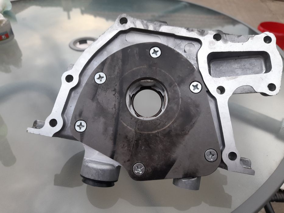 Vând pompa ulei opel insignia A 2.0 diesel