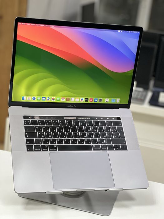 MacBook Pro touchbar | аккум 100% | Core i7 | SSD 512Gb | 15.3” дюйма