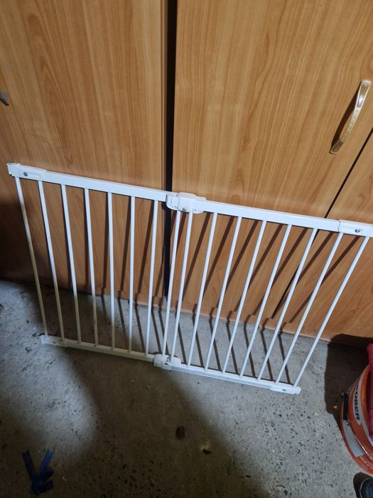 Vând poartă reglabilă pentru casa scari